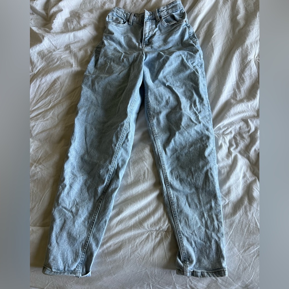 Womens light wash mom jeans size 2